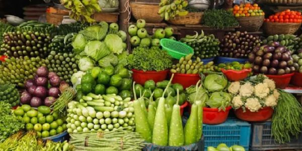 শীতকালীন সবজিতে বাজার সয়লাব হলেও দাম বাড়তি